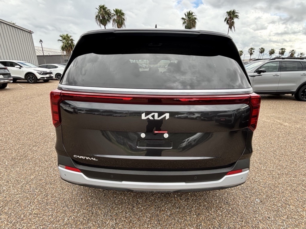 2026 Kia Carnival LXS photo 4