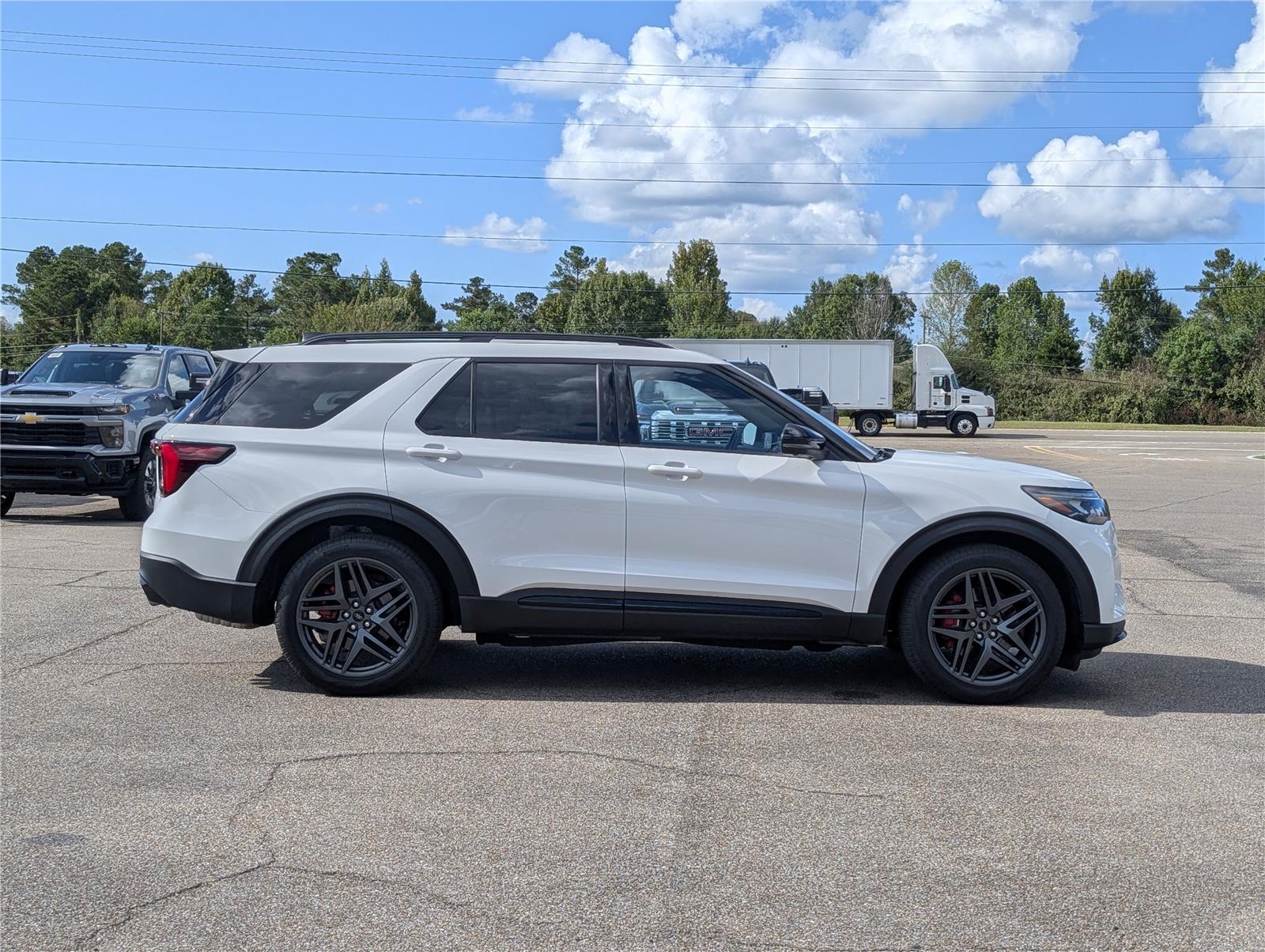 2025 Ford Explorer ST photo 3
