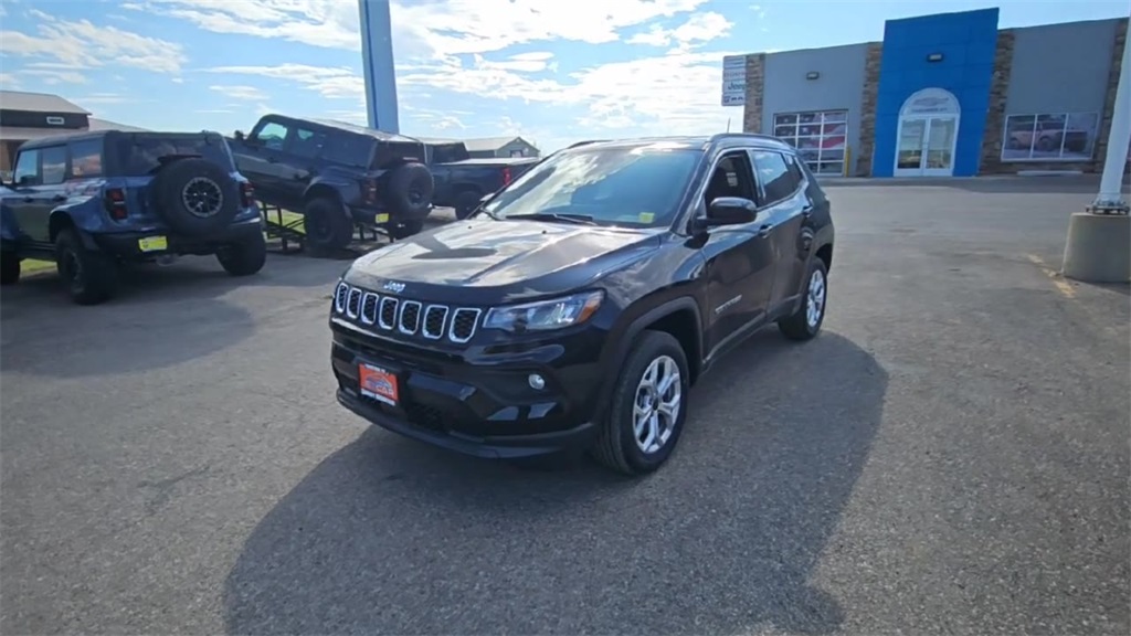 2025 Jeep Compass Latitude photo 4