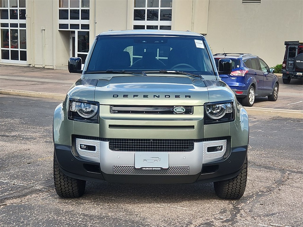 2025 Land Rover Defender 110 S photo 14