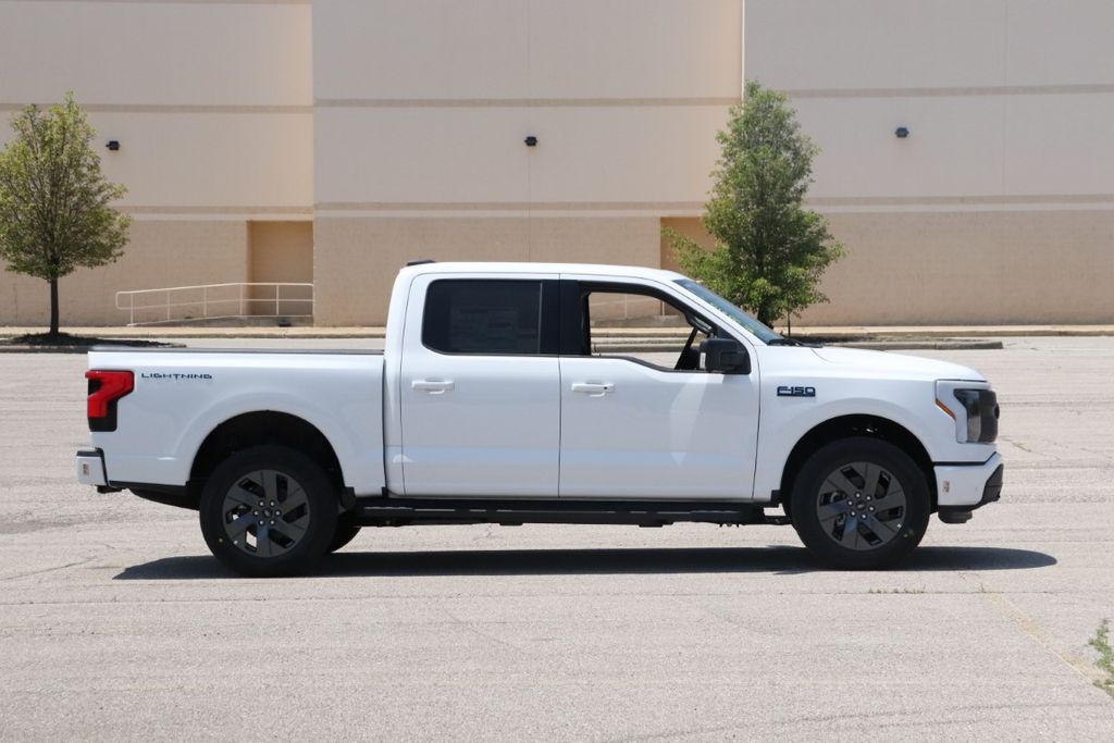 2025 Ford F-150 Lightning photo 8