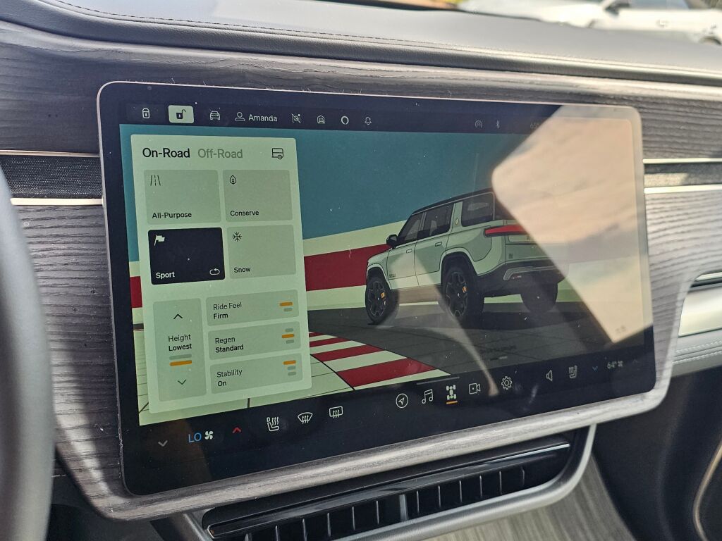 2023 Rivian R1S Adventure photo 37