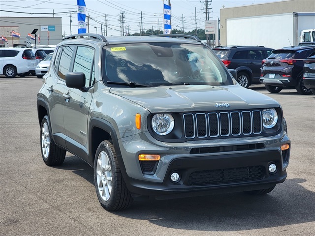 2022 Jeep Renegade Latitude photo 3