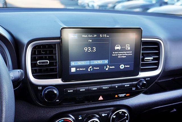 Used 2023 Silver Hyundai SE image 23