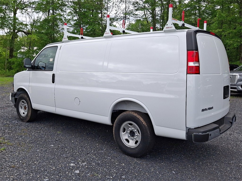 2025 Gmc Savana Cargo 2500 photo 3