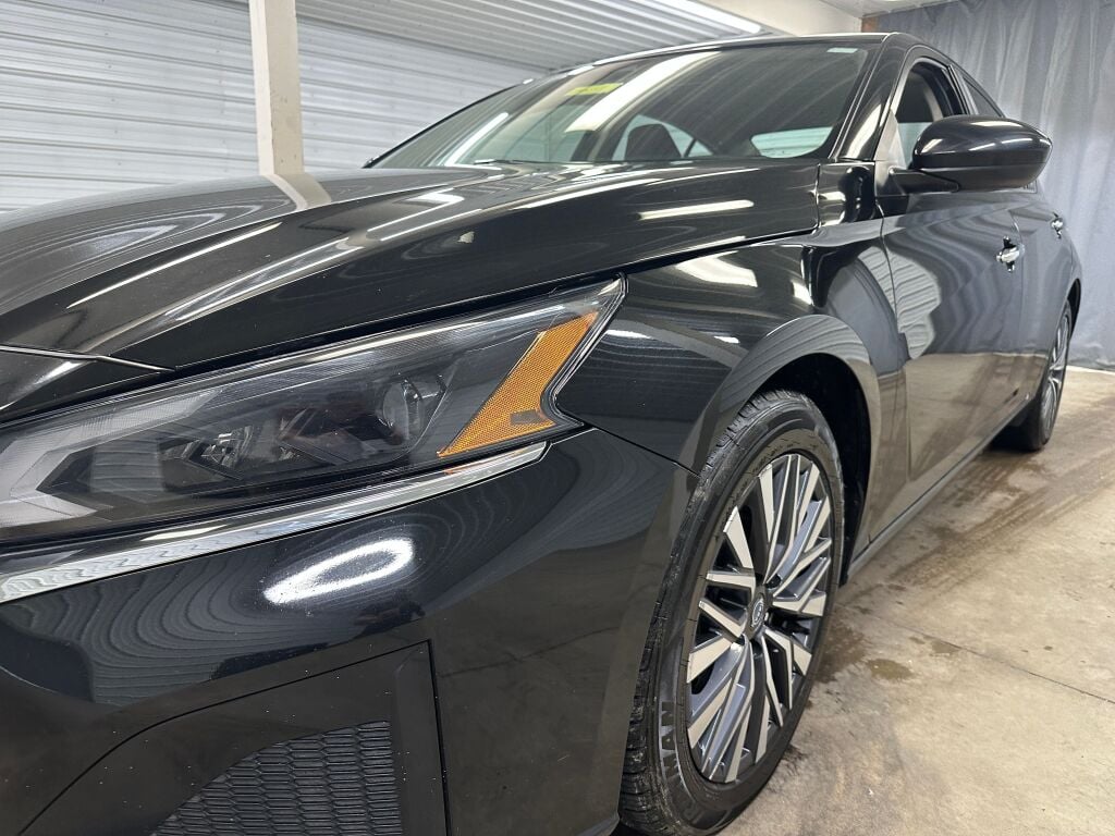 2023 Nissan Altima 2.5 SV photo 28