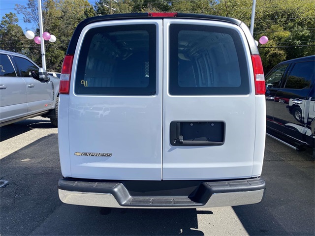 2024 Chevrolet Express 2500 Work Van photo 4