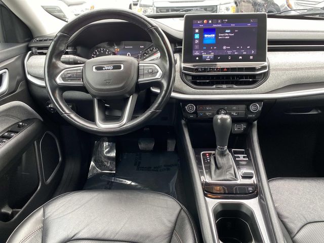 2022 Jeep Compass Latitude Lux photo 3