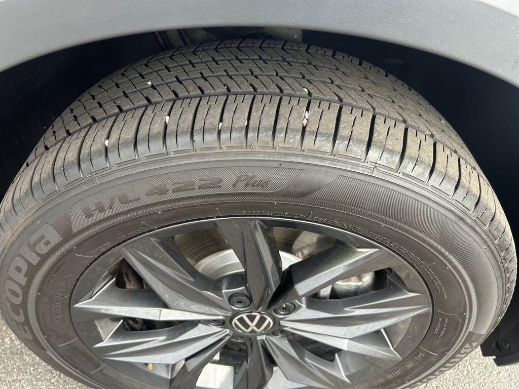 2024 Volkswagen Tiguan SE photo 21