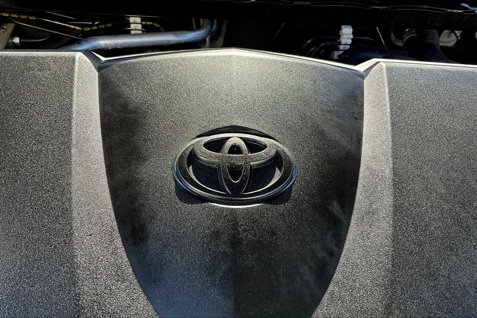 2020 Toyota Camry SE photo 29