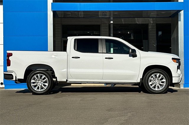 2025 Chevrolet Silverado 1500 Custom photo 3