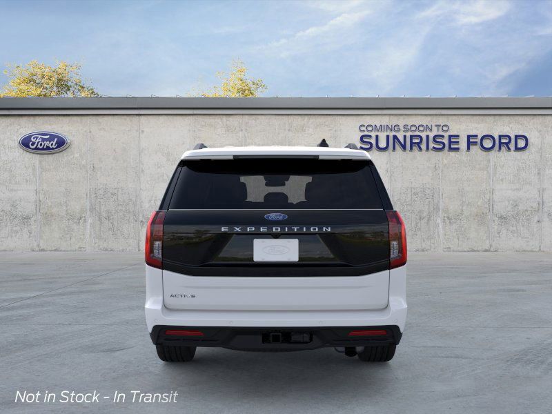 2025 Ford Expedition photo 3