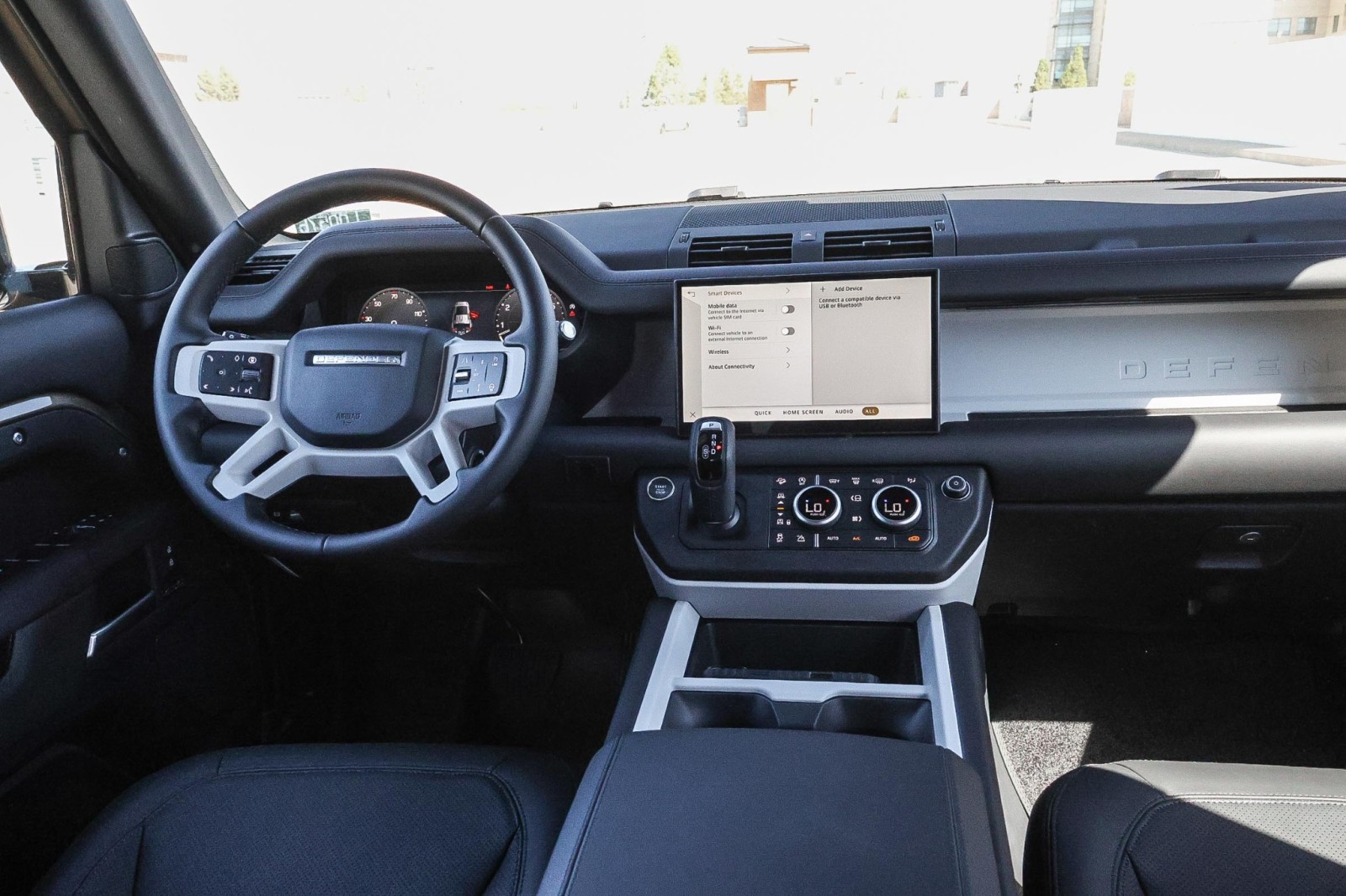 2025 Land Rover Defender 110 X-Dynamic SE photo 13
