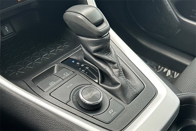 2021 Toyota RAV4 Hybrid LE photo 20