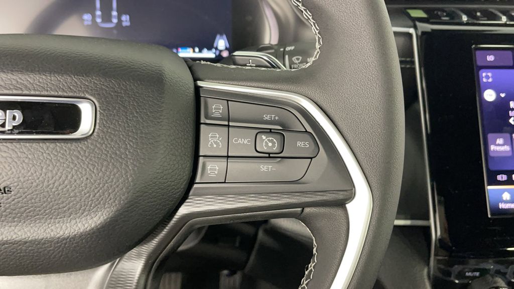 2025 Jeep Grand Cherokee Laredo X photo 23