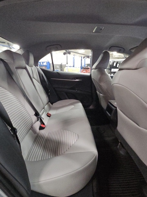 2020 Toyota Camry SE photo 34