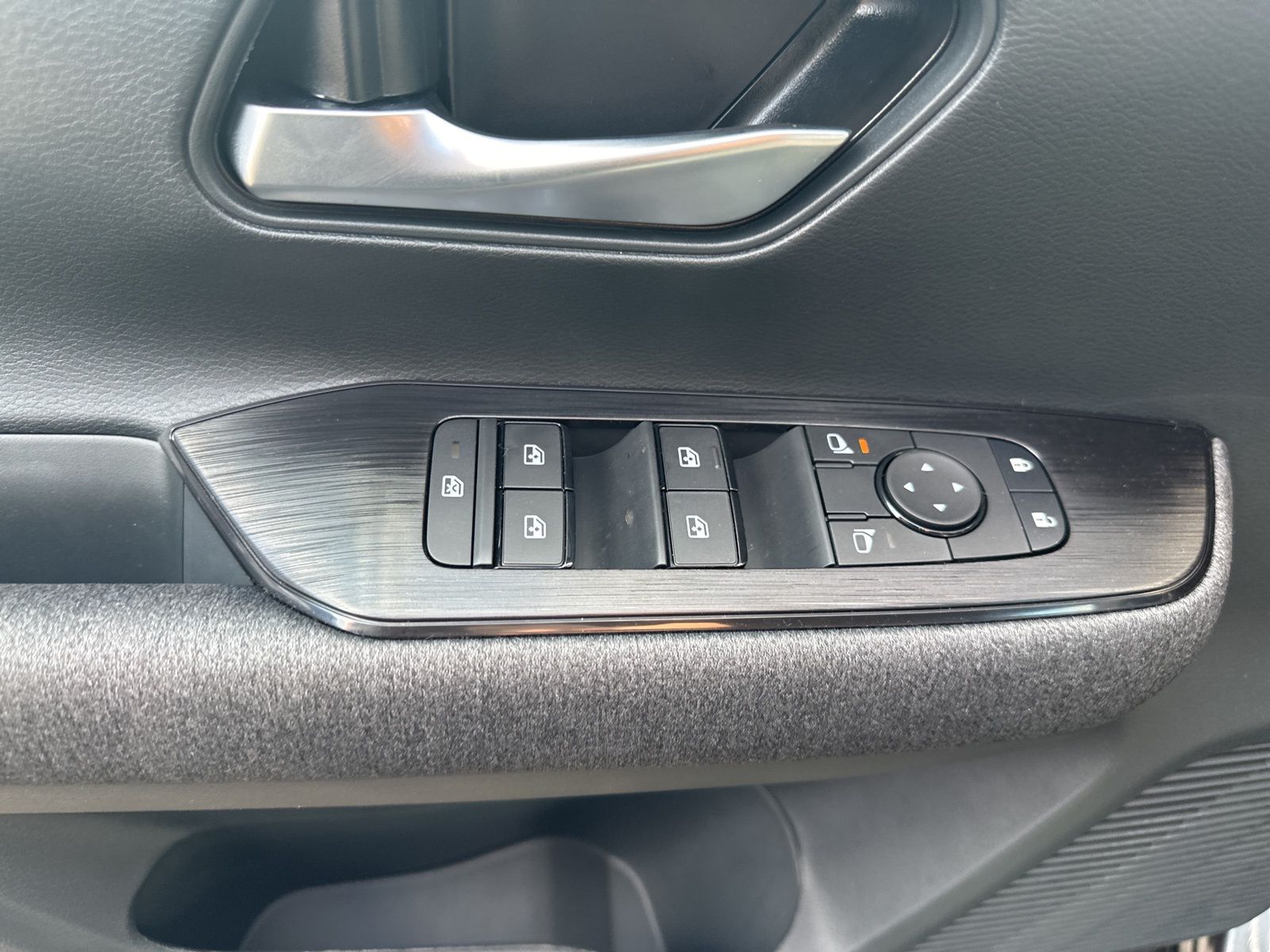 2025 Nissan Kicks SV photo 11