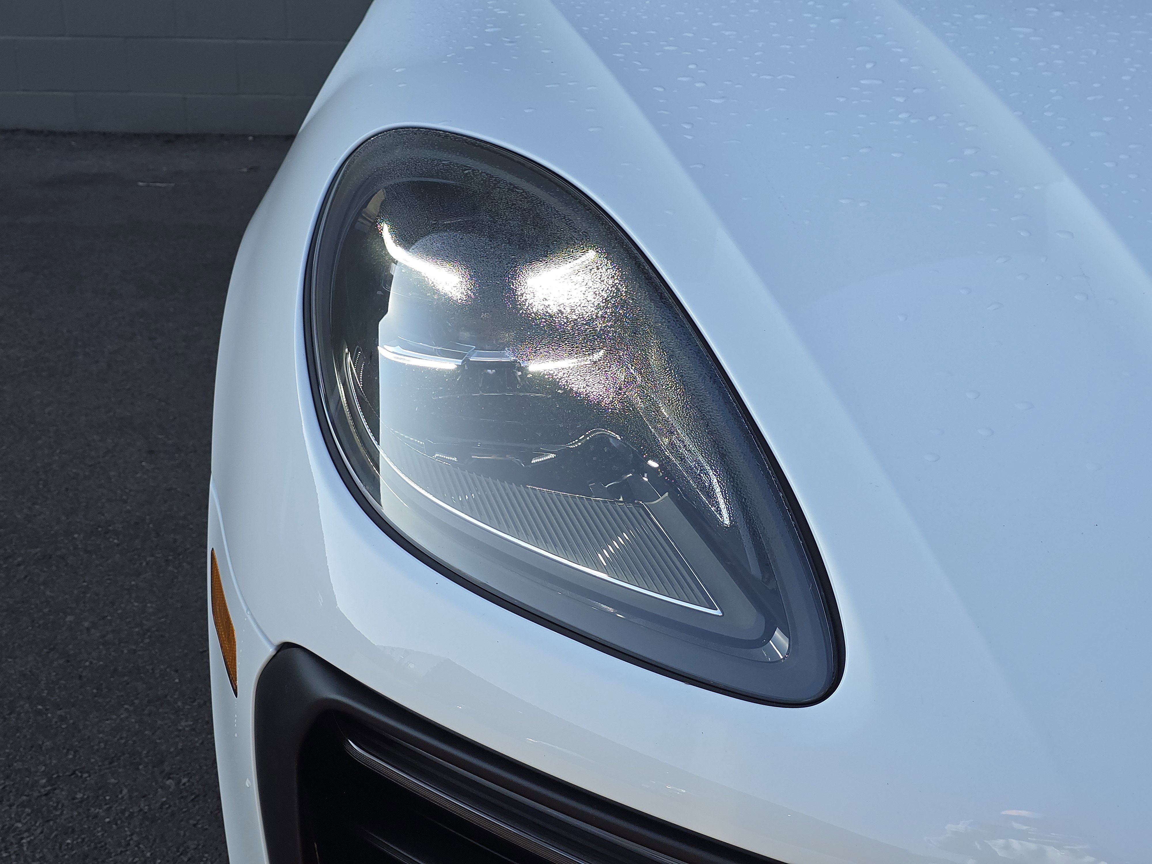 2025 Porsche Macan T photo 3