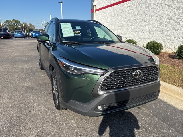 2023 Toyota Corolla Cross XLE's photo