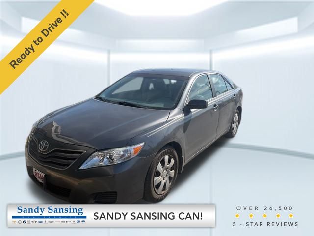 2010 Toyota Camry LE's photo