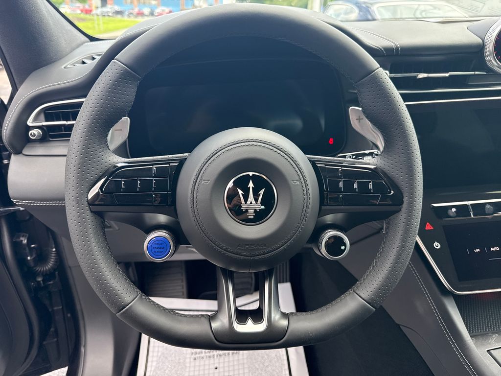 2025 Maserati Grecale photo 13