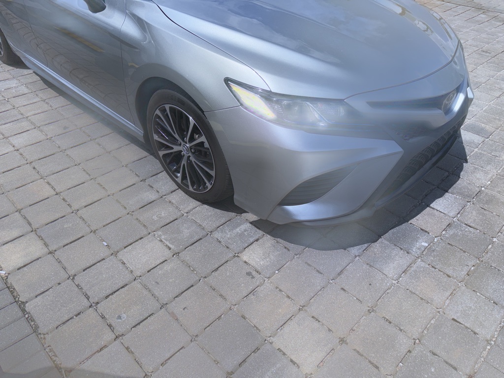2020 Toyota Camry SE photo 9