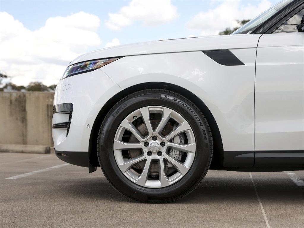 2025 Land Rover Range Rover Sport SE photo 3