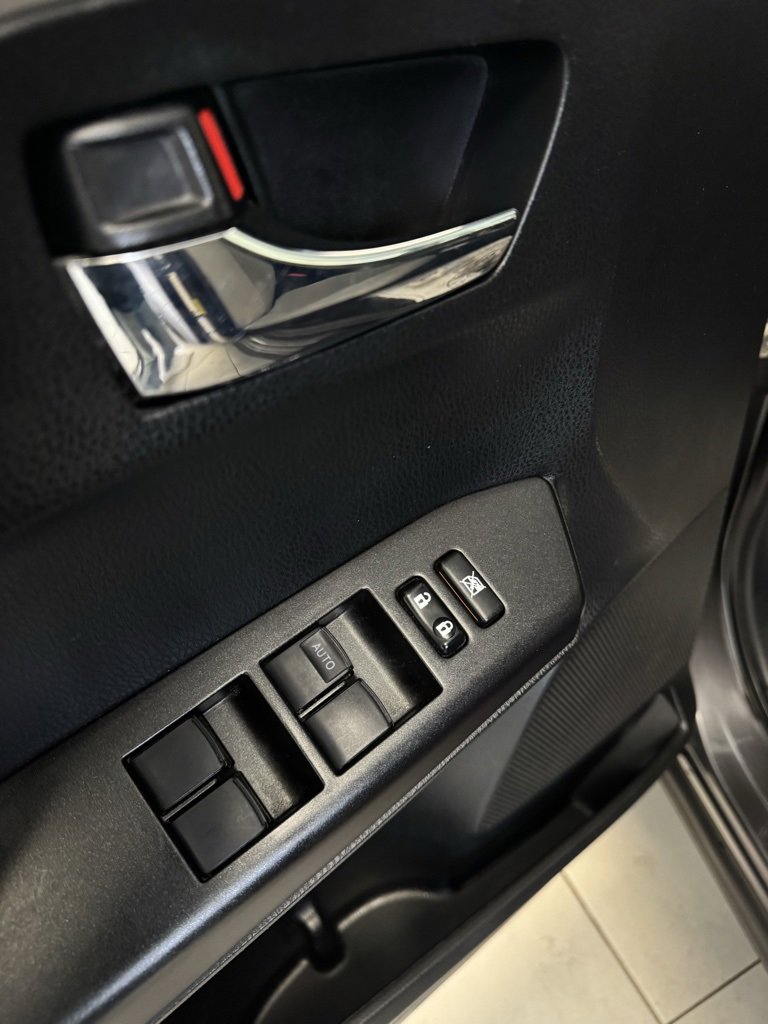 2016 Toyota RAV4 XLE photo 6