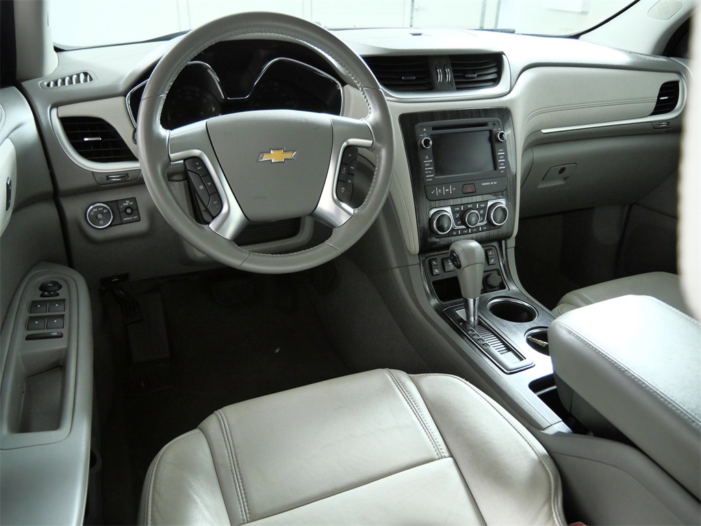 2015 Chevrolet Traverse 2LT photo 3