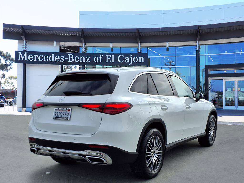 2025 Mercedes Benz GLC 300 photo 3