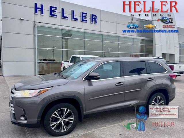 2019 Toyota Highlander LE's photo