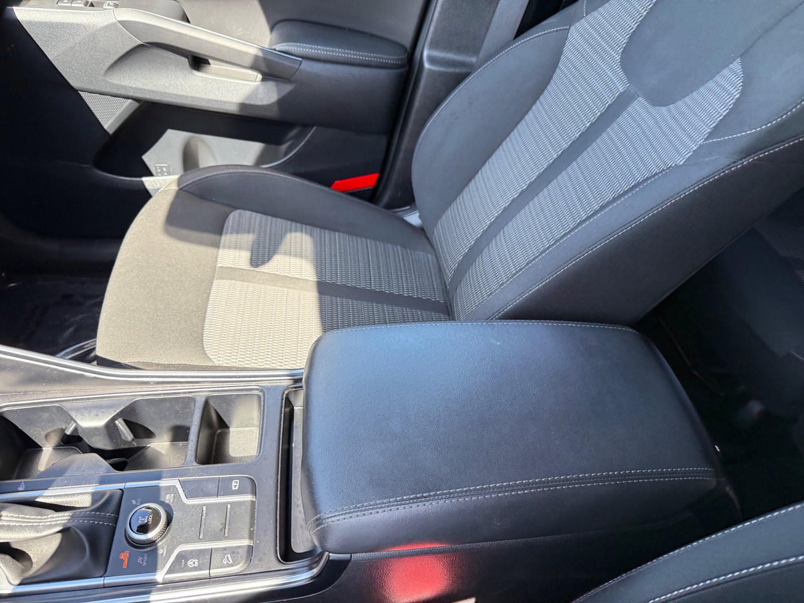 2023 Kia Sorento LX photo 14