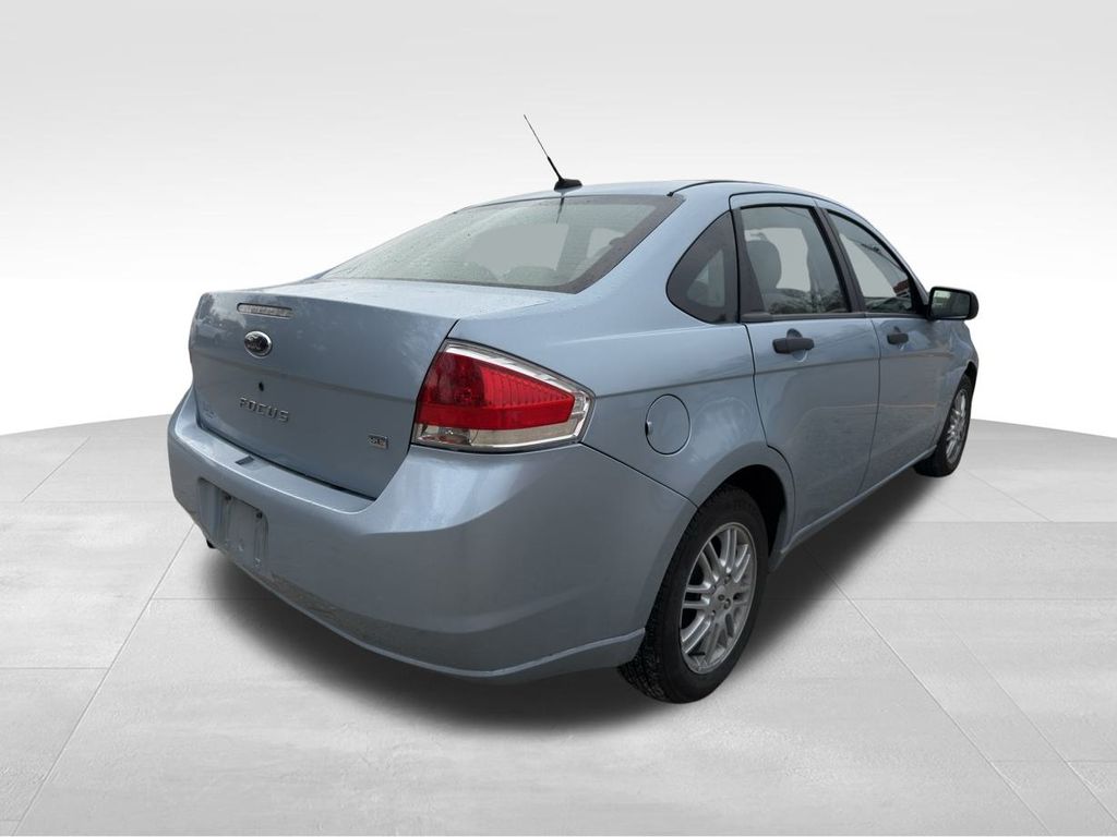 2009 Ford Focus SE photo 4