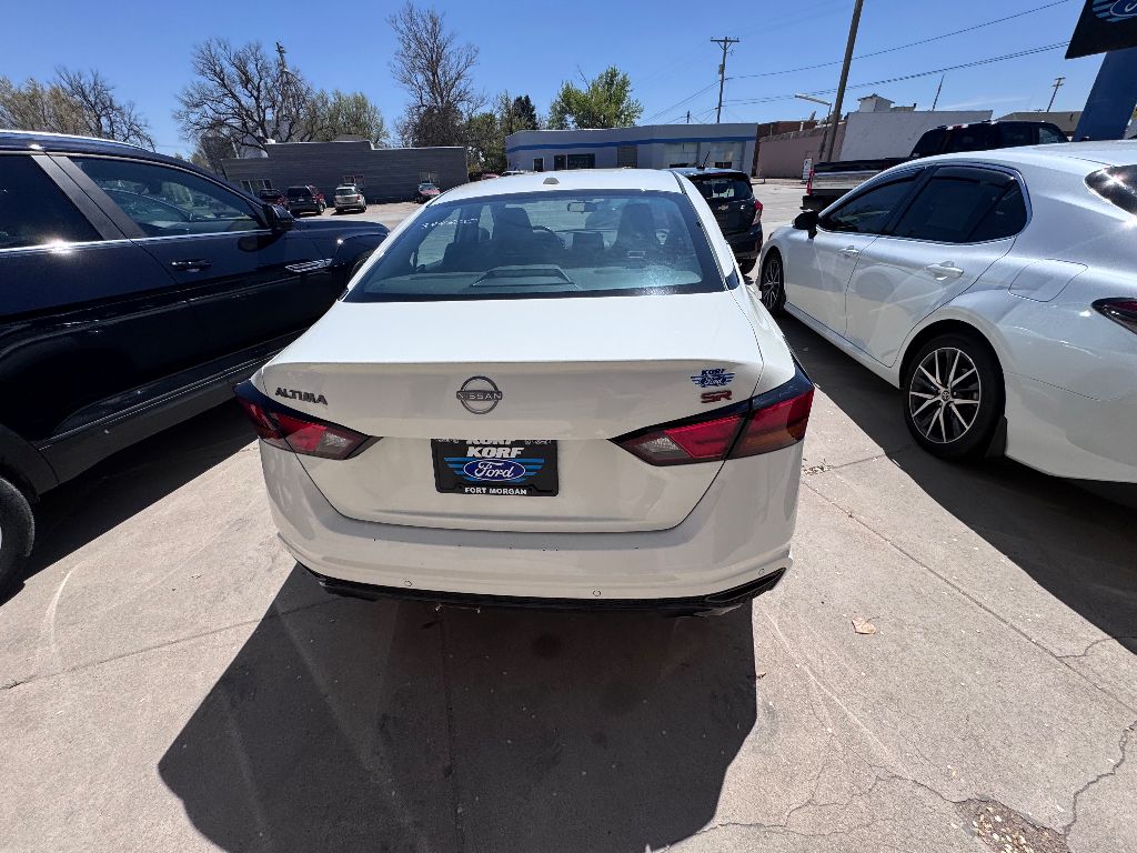 2023 Nissan Altima 2.5 SR photo 3