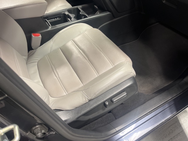 2017 Honda CR-V Touring photo 19