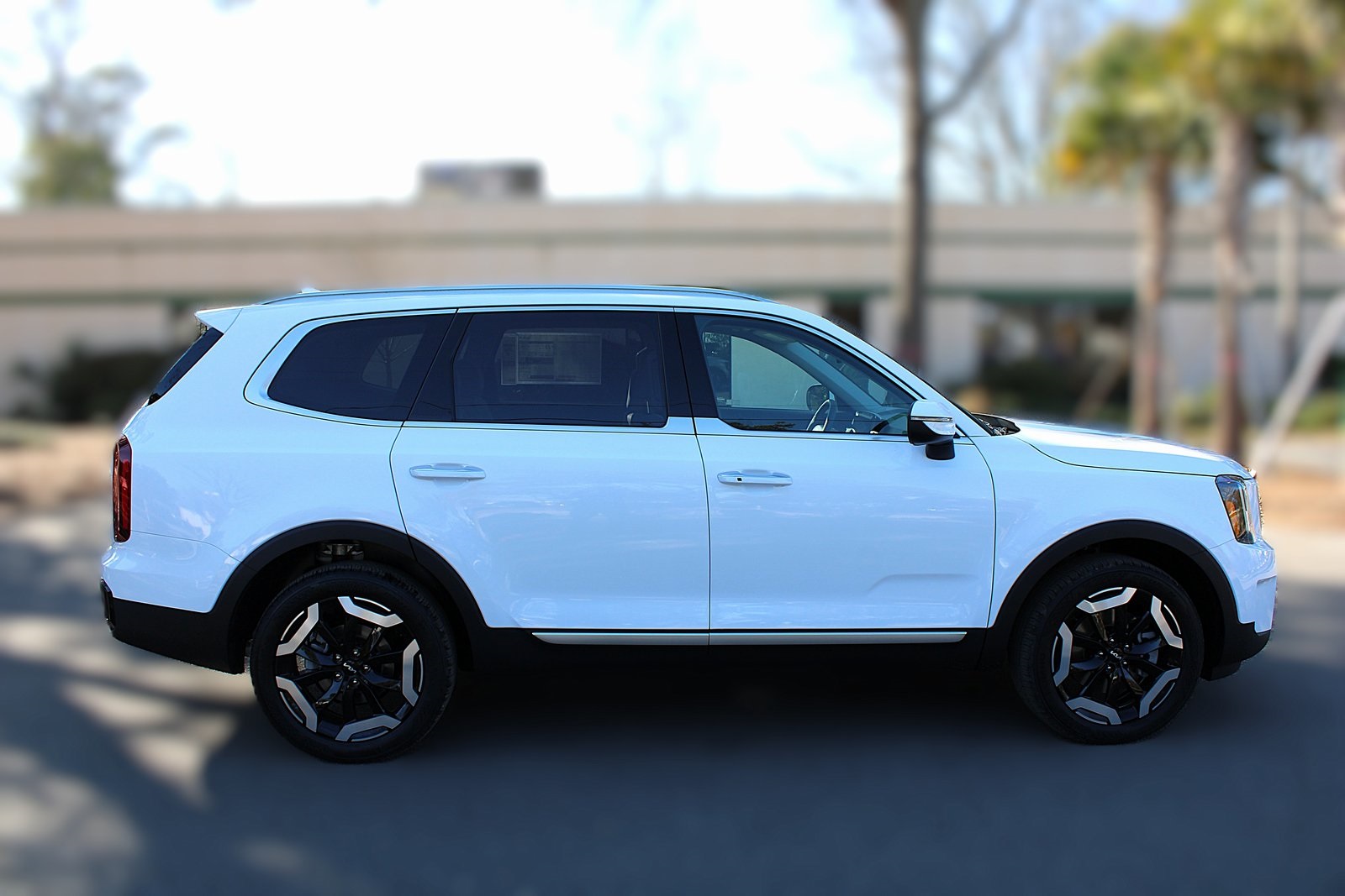 2025 Kia Telluride S photo 3