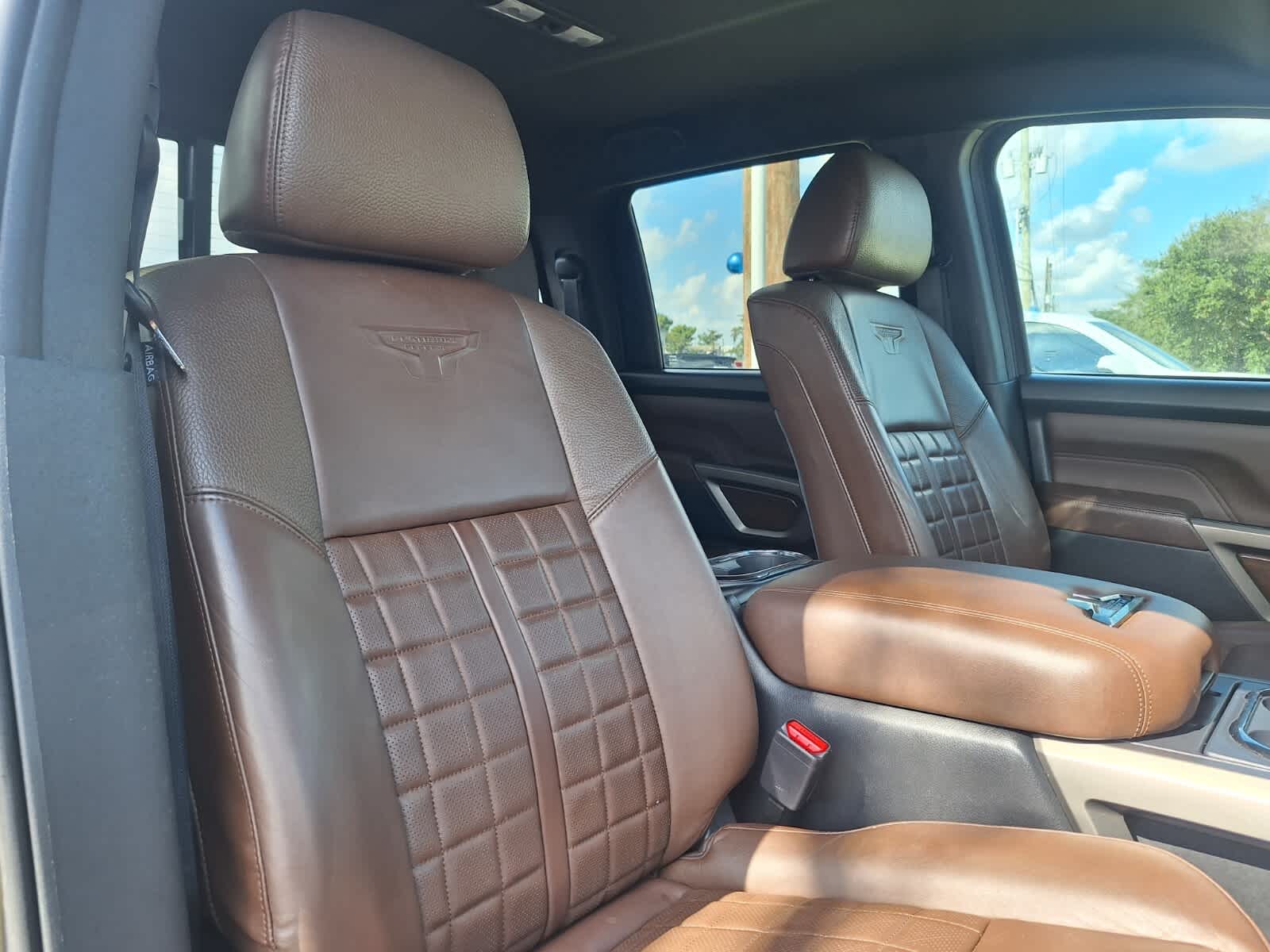 2021 Nissan Titan Platinum Reserve photo 26