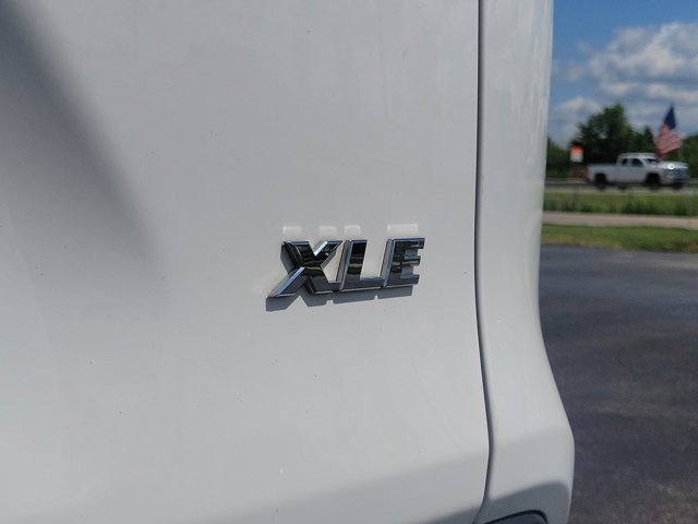 2019 Toyota RAV4 XLE photo 7