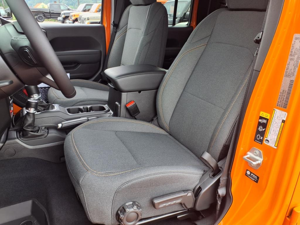 2025 Jeep Gladiator Willys photo 4