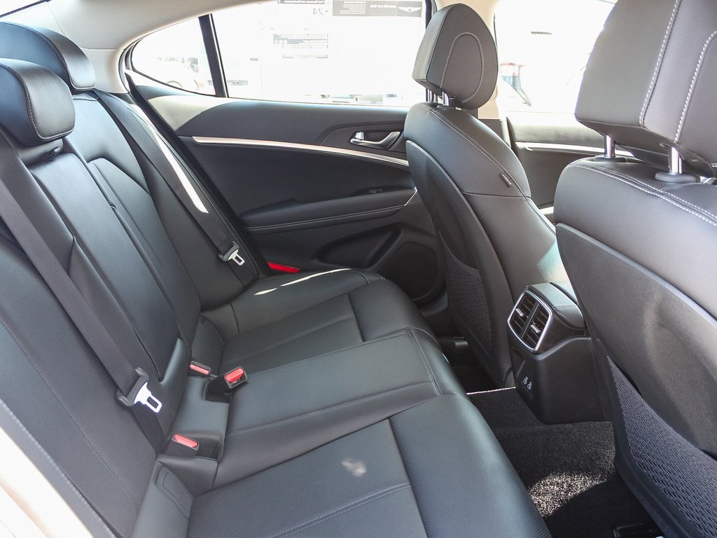 2026 Genesis G70 2.5T photo 16