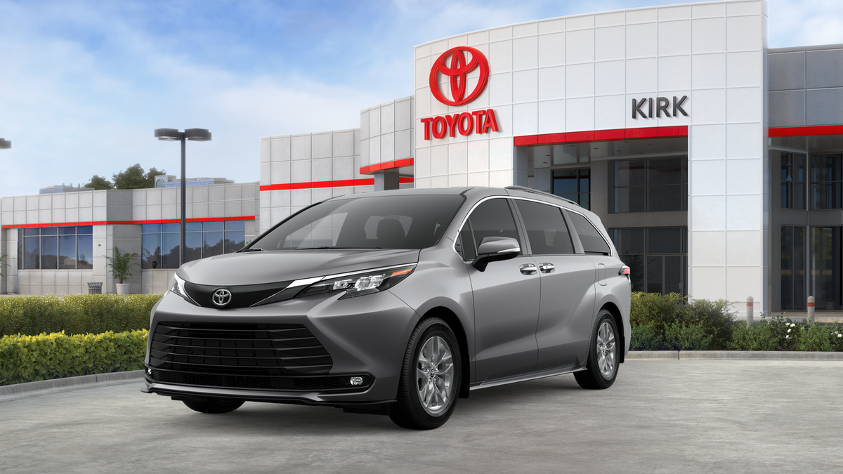2026 Toyota Sienna XLE's photo