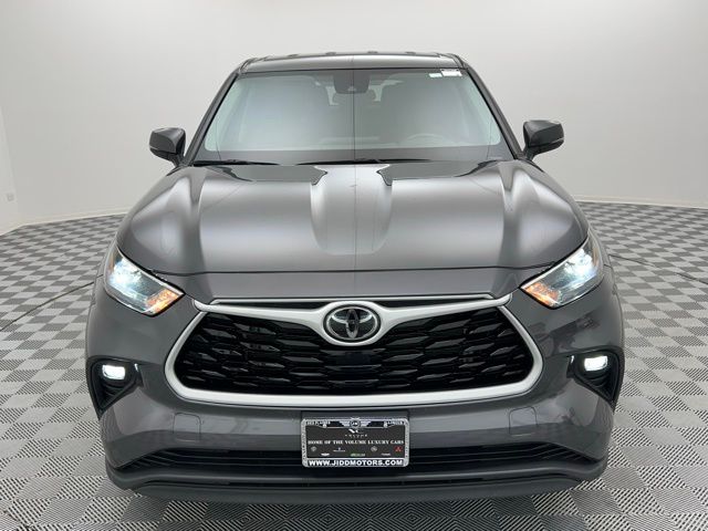 2024 Toyota Highlander LE photo 2