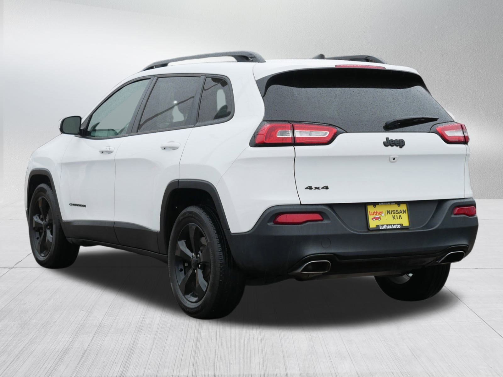 2016 Jeep Cherokee Altitude photo 4