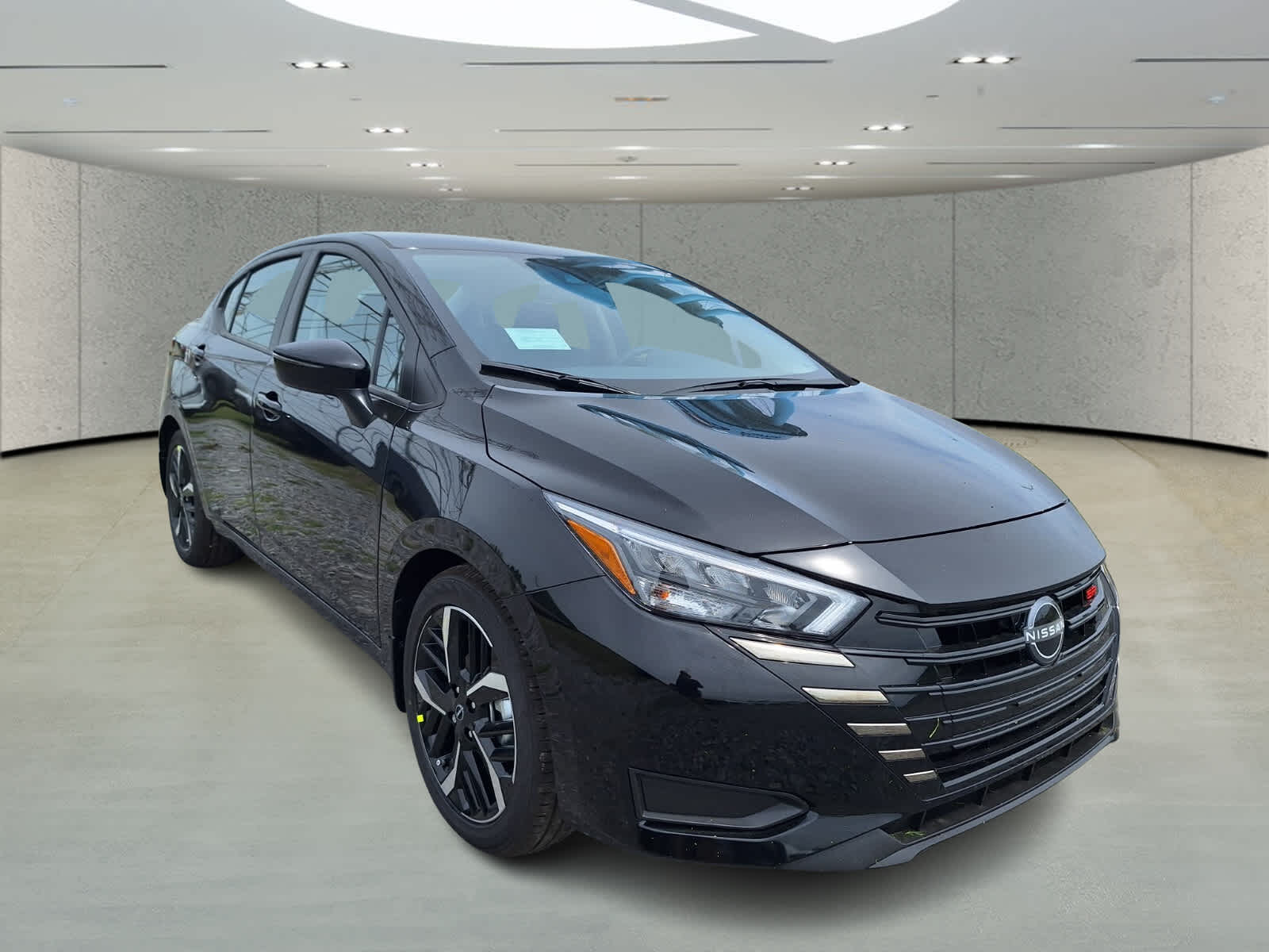2025 Nissan Versa SR photo 7