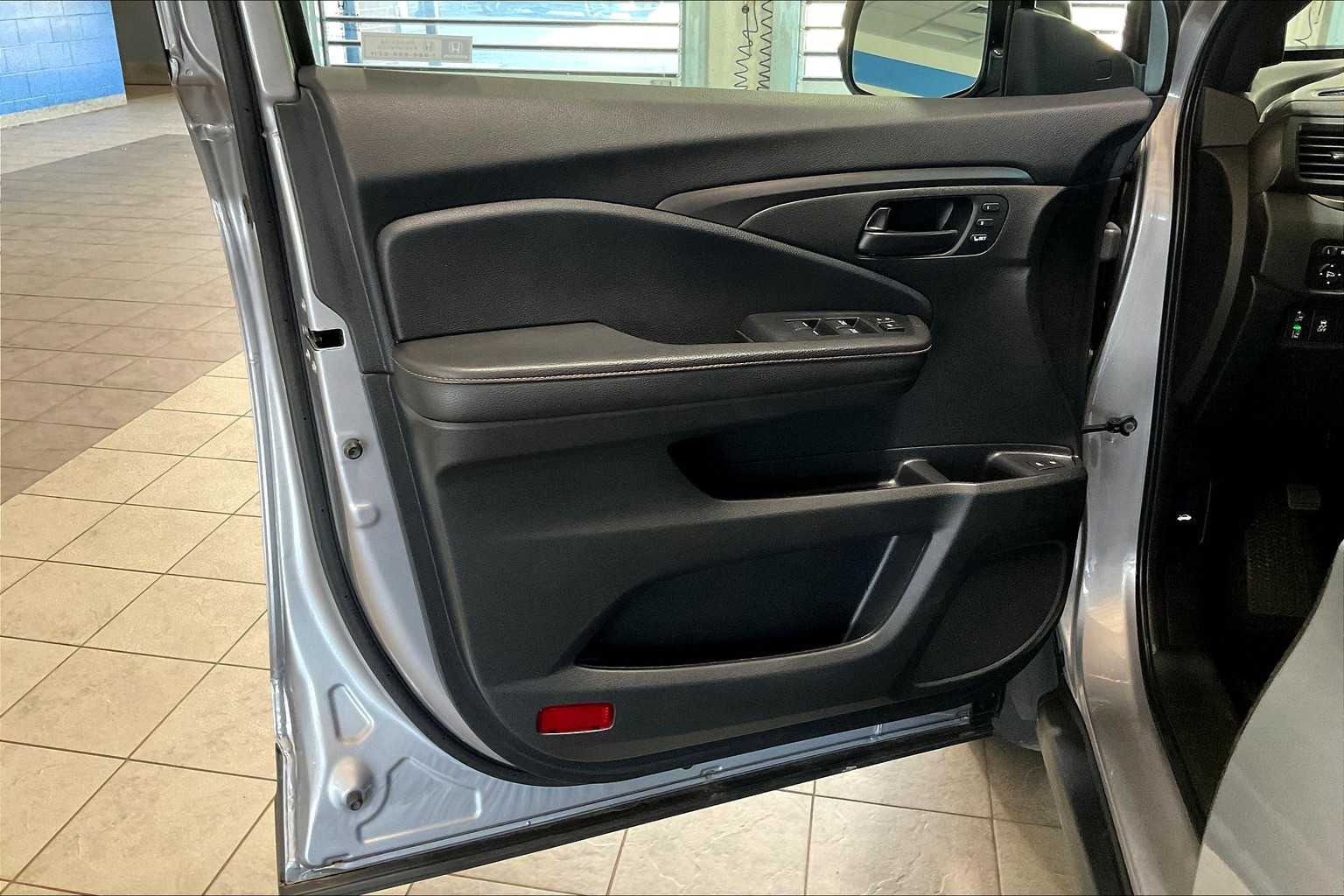 2022 Honda Pilot TrailSport photo 9