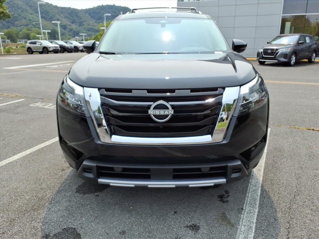 2025 Nissan Pathfinder Platinum photo 5