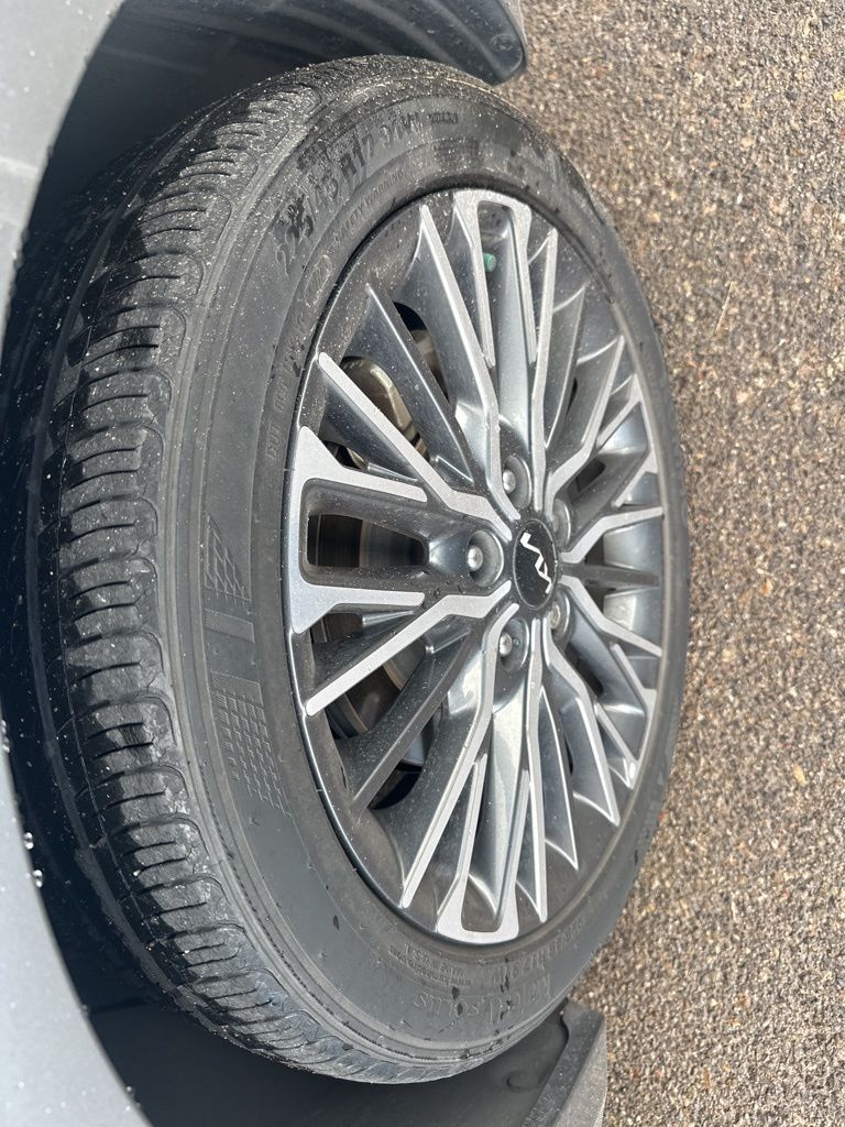 2022 Kia Forte GT-Line photo 16