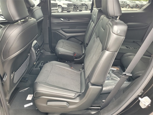 2025 Jeep Grand Cherokee Altitude photo 4