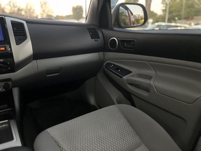 2013 Toyota Tacoma Base V6 4x4 photo 4