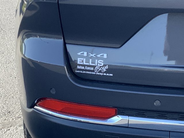 2025 Jeep Grand Cherokee Limited photo 4